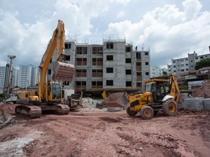 CDHU Capão Redondo - Fundações - Preparo de terreno para fundações em construção para o CDHU de Capão Redondo
